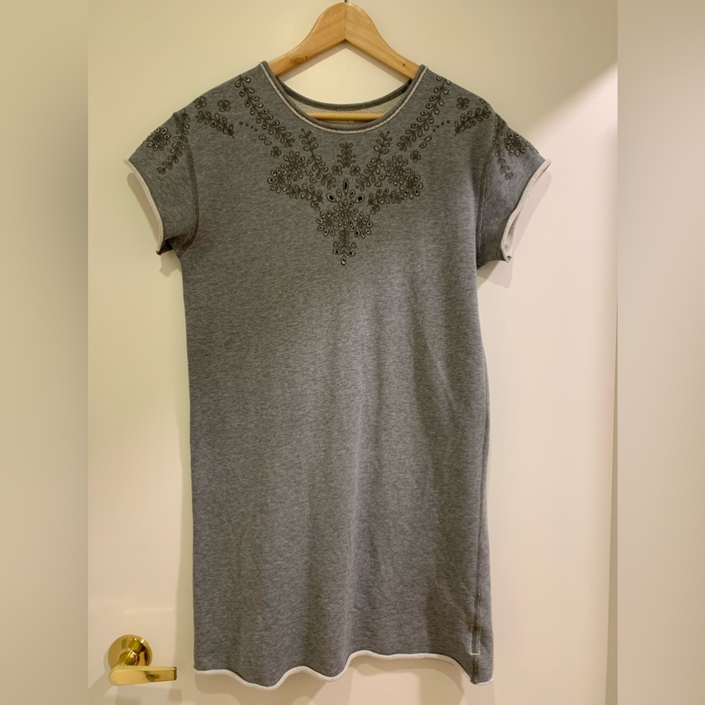 Lovely grey tunic top, perfect with tights or jeans. 100% cotton.